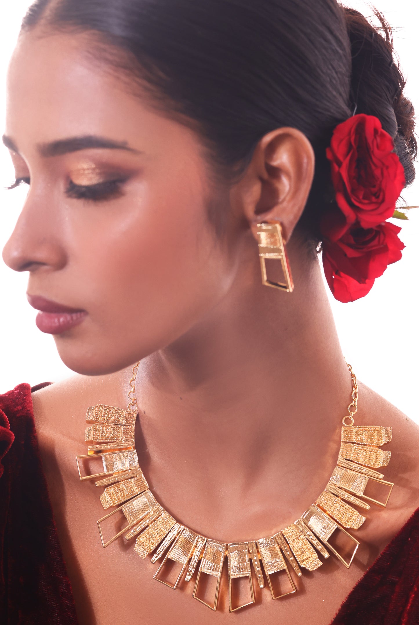 Whisper Neckpiece