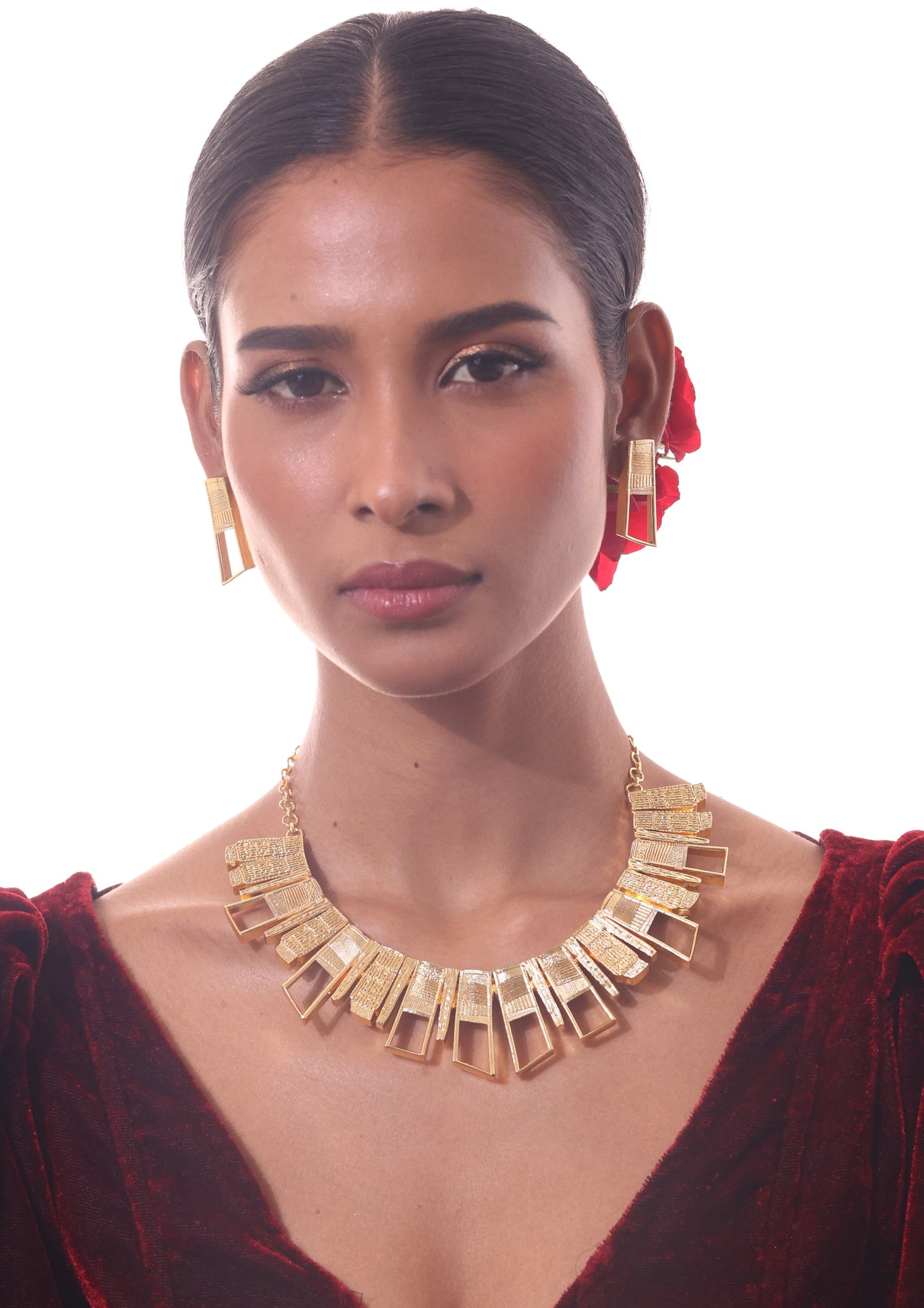 Whisper Neckpiece