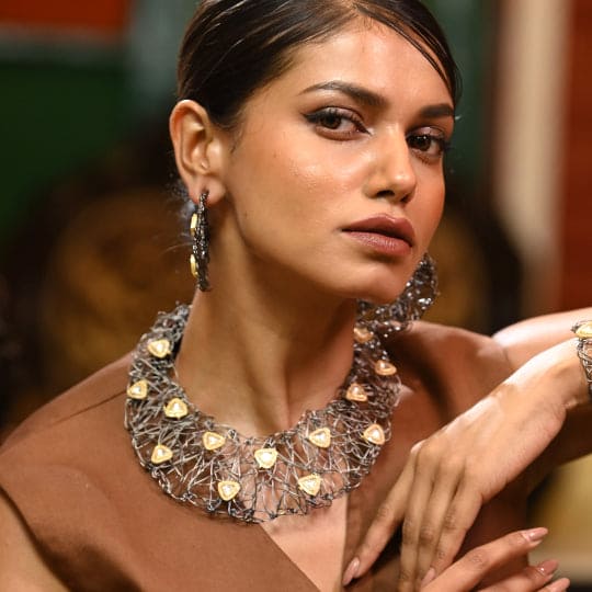 Radiant Mesh Kundan Neckpiece
