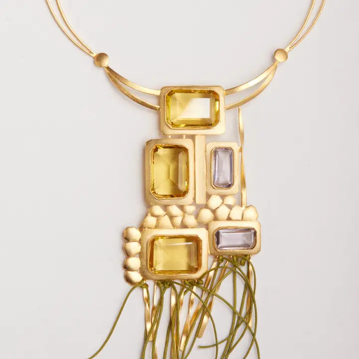 Royal Engulfed Neckpiece