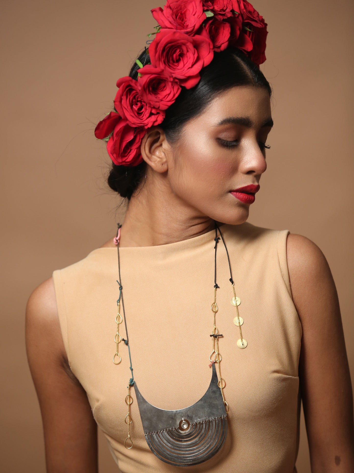 Textured Tale Neckpiece